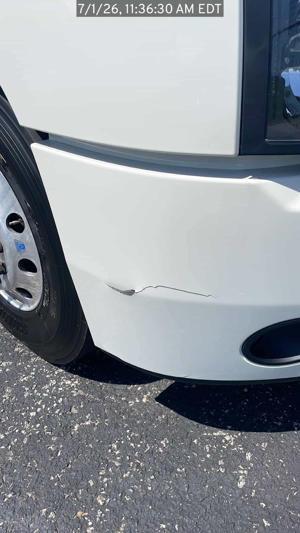 Thumbnail of a body panel scratch photo